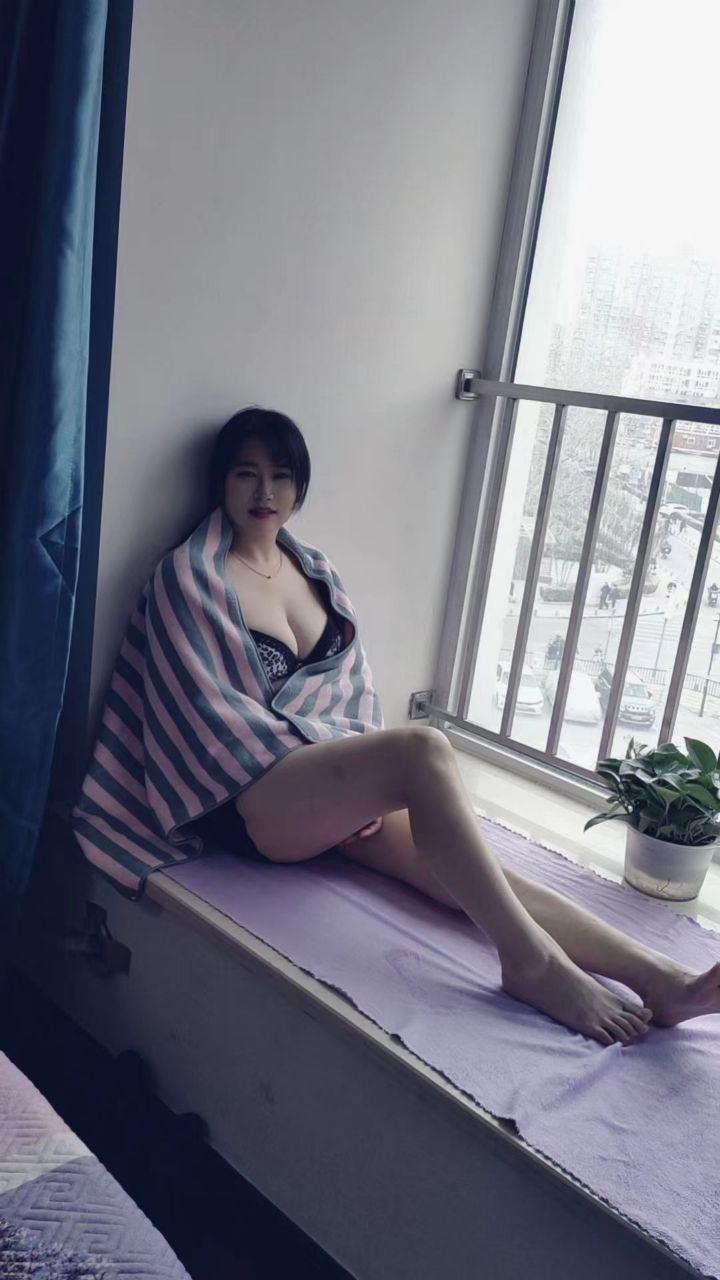 北京大胸少妇水磨拉丝玉女熊推按摩好，人特实在，真实大胸手感特好