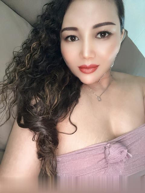 深圳欣欣..姐姐是美甲美容店的老板娘