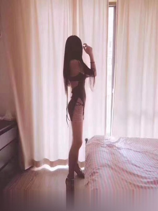 成都牛王庙CoCo舌漫全身