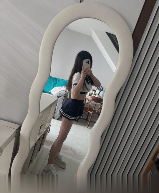 天津-河东大眼酥胸萌妹纸泄火美腿配丝袜，身材也可以