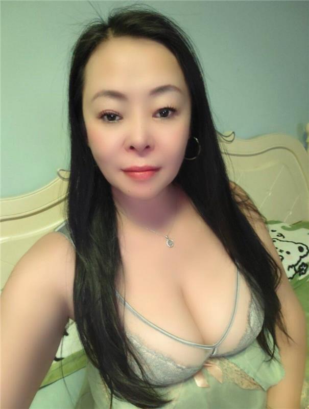 重庆-沙坪坝活好舌吻的轻熟姐姐