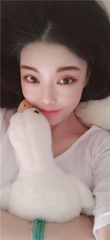 出击草房地铁爱猫妹子