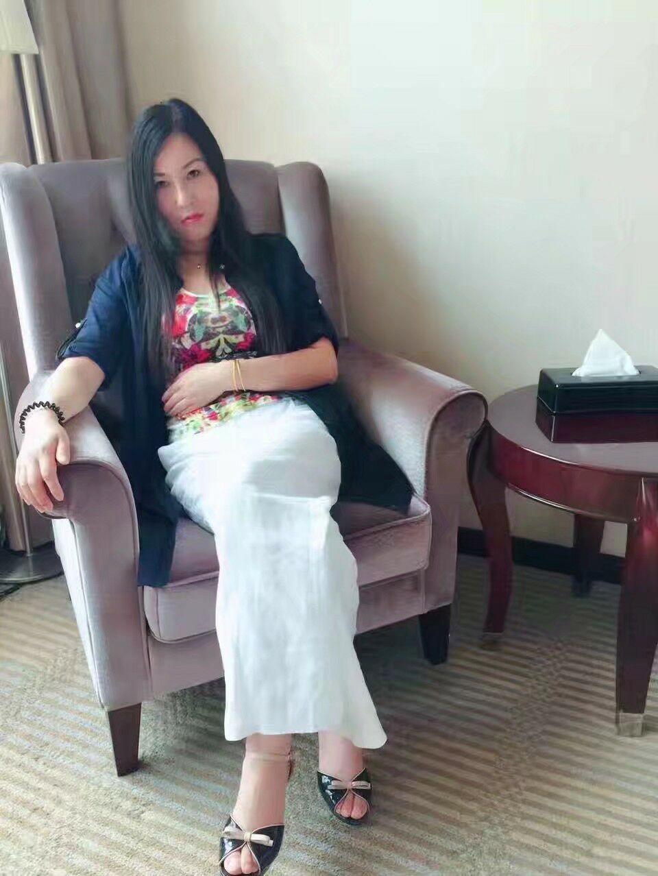 武汉杨家湾地铁站旁,熟女红姐一个!