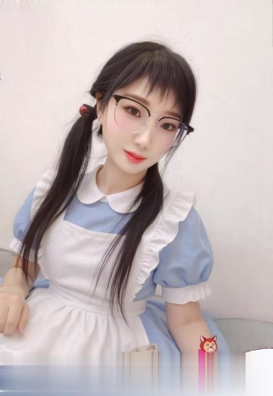 武汉光谷步行街芳芳黑丝大长腿