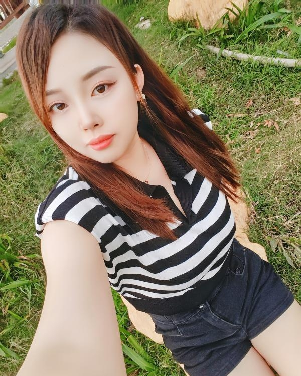 宜昌市大胸气质小美女